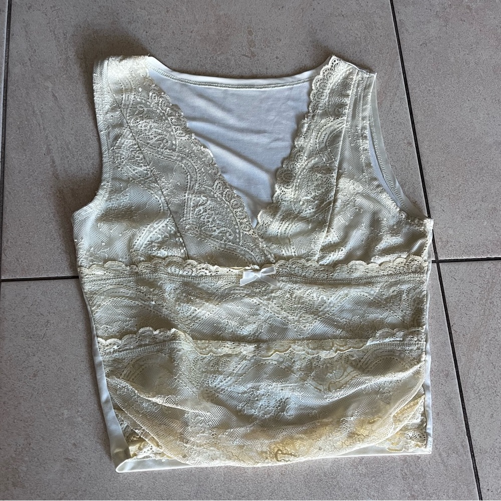 Cider Butter Yellow Lace Sleeveless V-Neck Tank Top